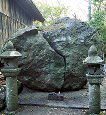 大きな岩の写真